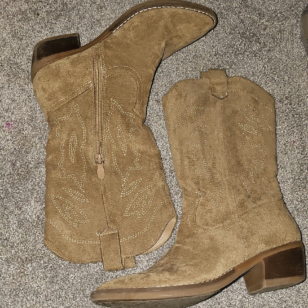TT2🔹️Tan Suede Western Boots - Picture 1 of 8